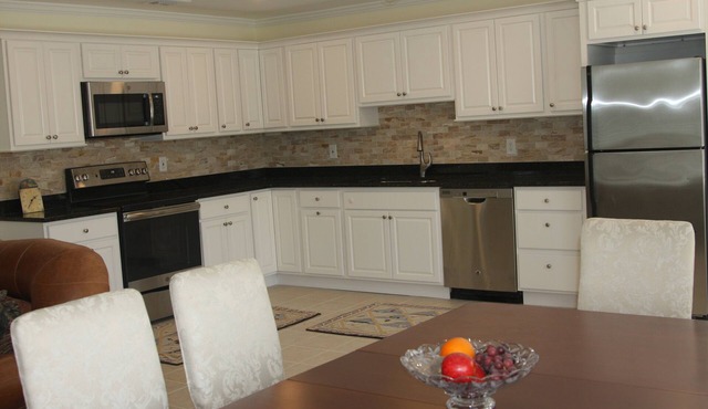 Spacious, Updated, 2 Bedroom, 2 Bathroom Home Beside NY and Ida Lewis Yacht Club