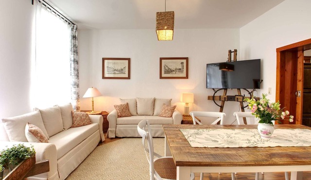 Spacious vacation apartment for up to 8 people centrally located next to St. Annenkirche church