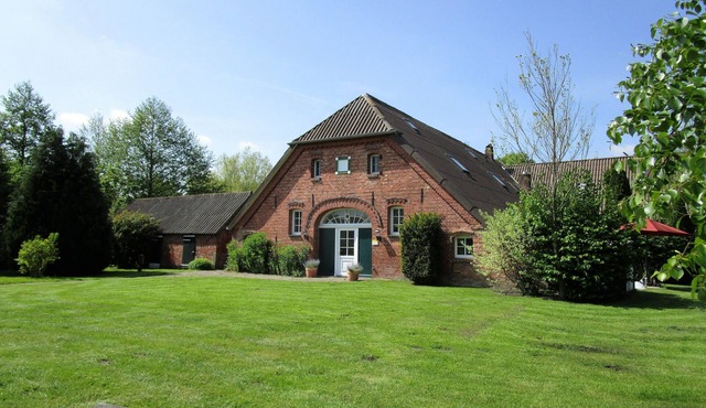 Spacious vacation residence for 6 pers. with pool and garden. Sauna - shared use