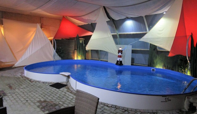 Spacious vacation residence for 6 pers. with pool and garden. Sauna - shared use