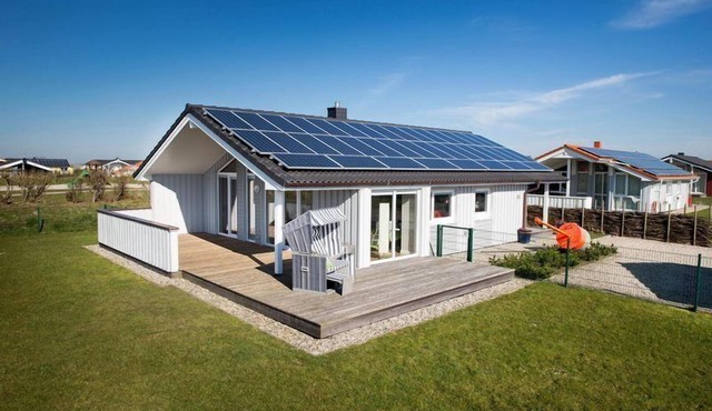 Spacious * vacation home, with whirlpool, sauna & garden on the nearby sea dike