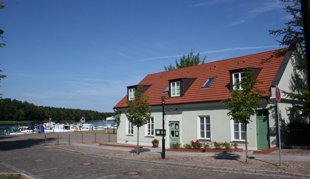 Spacious vacation apartment "Wölfchen" directly at the harbor of Rheinsberg