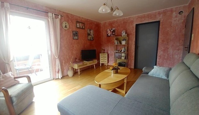 Spacious vacation apartment directly below Mainberg Castle