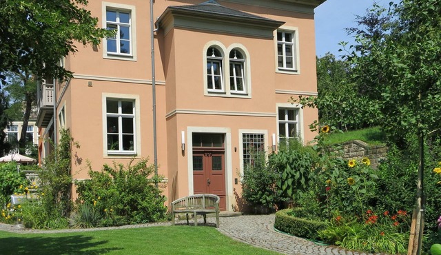 Spacious vacation apartment on the Elbe slope - directly on the Blue Wonder