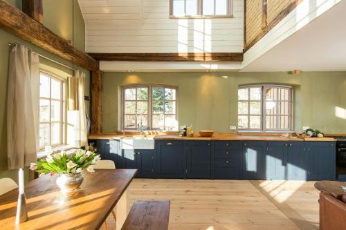Spacious Vacation Apartment With A Garden View