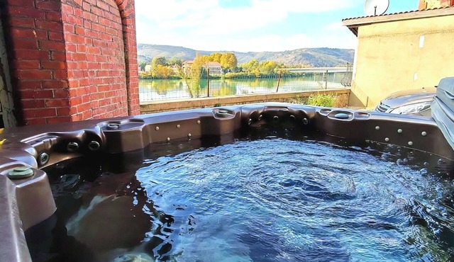 Spacious vacation rental for 8 people with a spa, a courtyard, and breathtaking views of the Rhône River and the mountains.