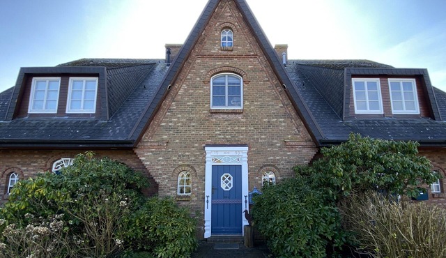 Spacious vacation home with garden for up to 5 people in Archsum.