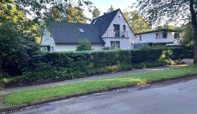 Spacious vacation home with 5 bedrooms Check availability now.