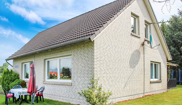 Spacious vacation home in the heart of East Frisia. Enjoy the wide view over the fields while relaxi