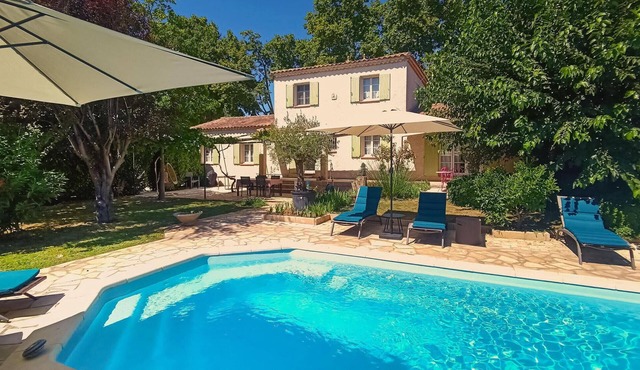 Spacious vacation home in an ideal location in Raphele les Arles, not far from the town of Arles.
