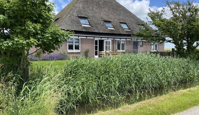Spacious vacation home in farmhouse, only 2 km from beach in nature reserve.