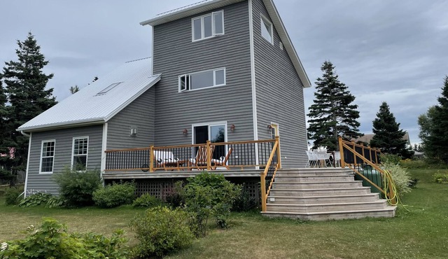 Spacious Vacation Home Only Minutes From North Shore Beach