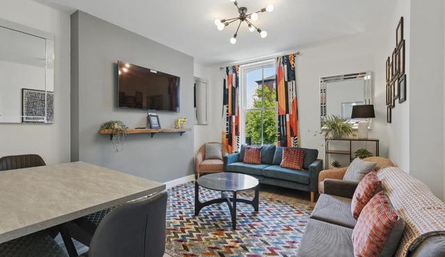 Spacious Victorian Flat with 2x Allocated Parking by StayByNumbers