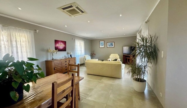 Spacious villa, 10 people, beaches 15 minutes away, ideal for family and friends
