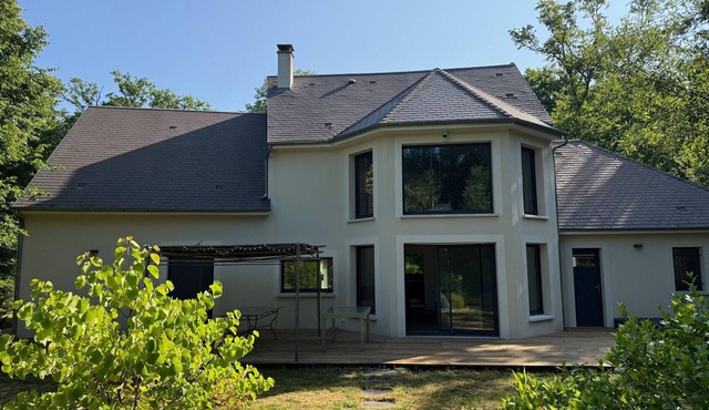 Spacious villa between forest and golf, absolute tranquility