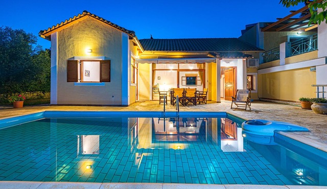 Spacious Villa for 6 with Private Pool & Large Garden, 400m from the beach