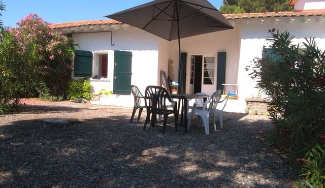 Spacious Villa, 4 Bedrooms, Large Garden, 300m from Beach, Pet Friendly