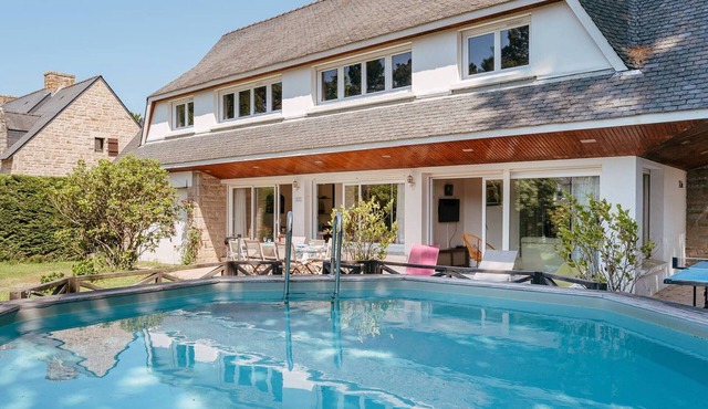Spacious Villa in Carnac - 7 Rooms, Private Heated Pool, Near Beach, WiFi, Pet Friendly