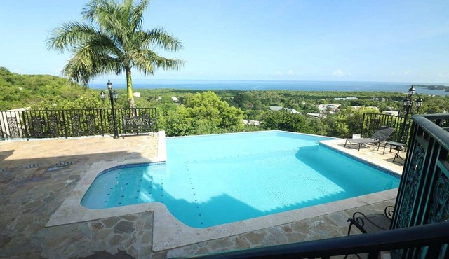 Spacious villa in charming Sosúa with WiFi, AC for ultimate relaxation