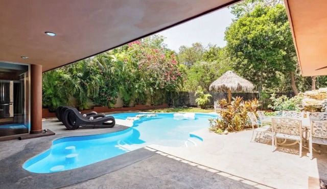 Spacious villa in Playa del Carmen with WiFi, AC, Parking, Private Pool