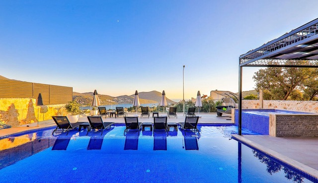 Spacious villa! perfect for holiday! Views over Kalkan. 5-10 walk to beach& Town