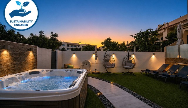 Spacious Villa w/Jacuzzi Close to the Beach Free WiFi