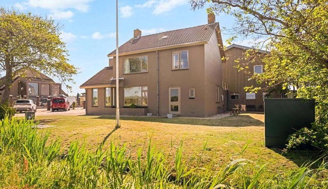 Spacious Villa with garden