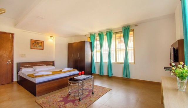 Spacious villa with 4 bedrooms and WiFi, AC in Lonavala