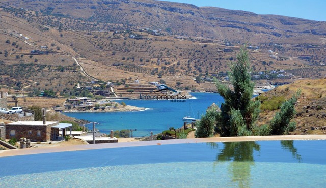Spacious villa with a swimming pool in the area of Koundouros, Kea