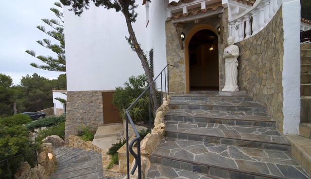 Spacious villa with amazing sea views . 150 meters from the beach