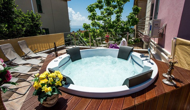 Spacious Villa with Hot Tub