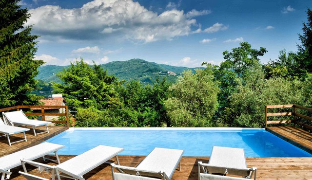 Spacious villa with beautifull view an private pool in a huge garden.