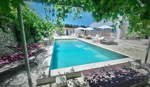 Spacious villa with private pool and parking 6 beds.