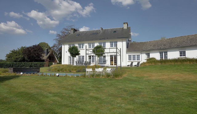 Spacious villa with private pool in Theux