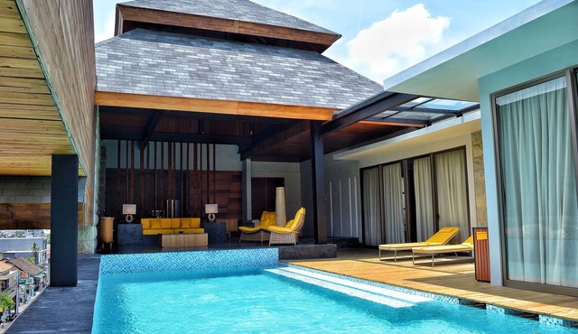 Spacious Villa with Private Pool & Hot Tub (TShore Villa)