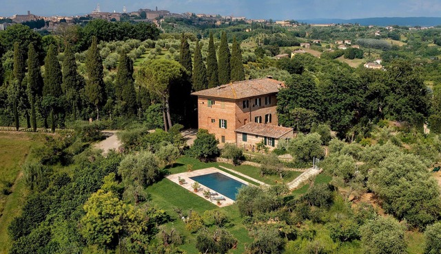 Spacious villa with stunning pool, luscious gardens