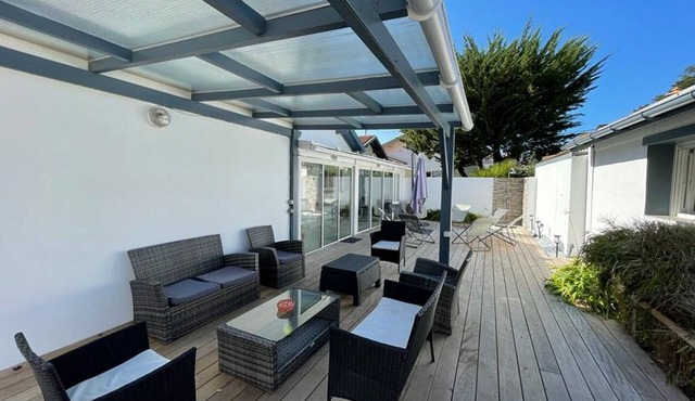 Spacious villa with veranda and garden in Capbreton