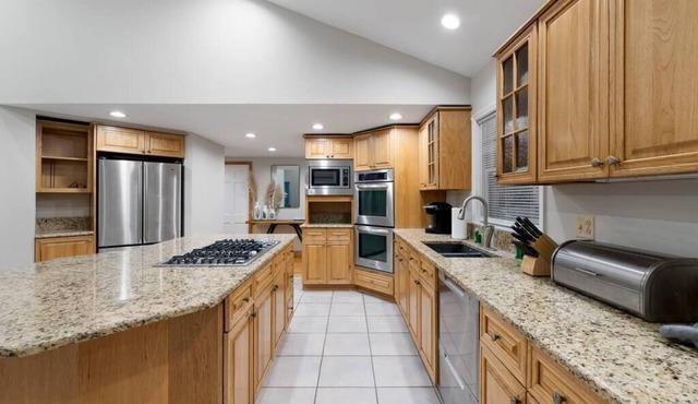 Spacious w/ Huge Yard, Pool, Fire Pit and Billiards
