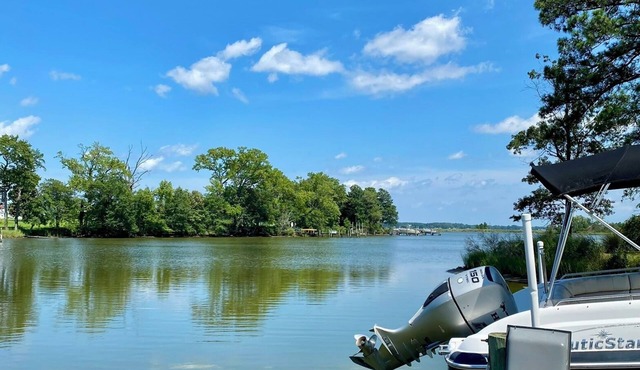 Spacious Water Front House off of Potomac River 5 Bedroom/5 Full Bath