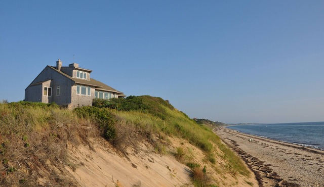 Spacious Waterfront Home With Private Beach. Modern. Friendly To Kids & Adults