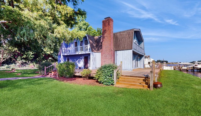 Spacious waterfront house with private heated seasonal pool + dock
