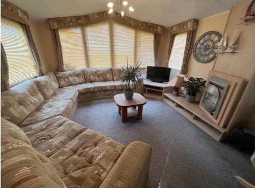 Spacious & welcoming 6th Berth Caravan California Cliffs Holiday Park, Norfolk Coast