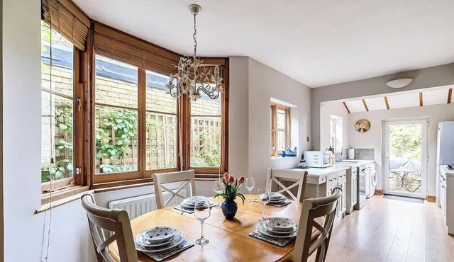 Spacious Windsor Stay w/Garden & Parking