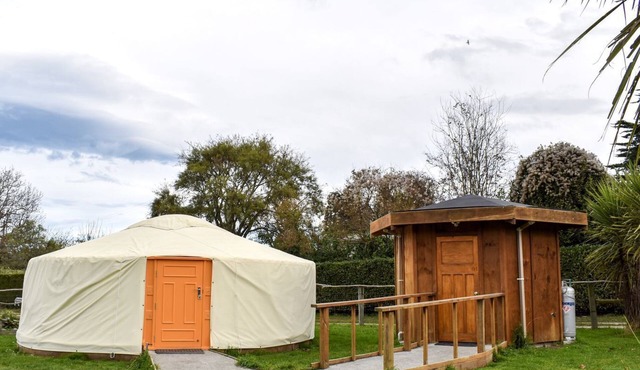 Spacious Yurt with Sublime Views Ideal for Unique Getaway near Kaikoura, New Zealand