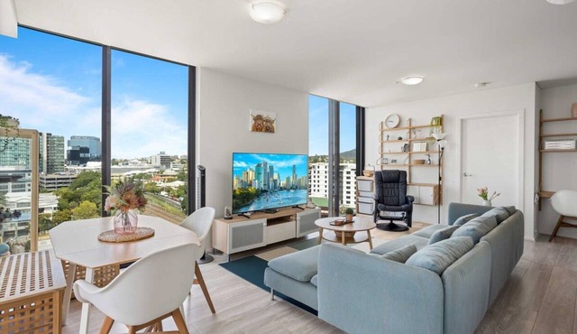 Spaciously Bright 1-Bed Apartment