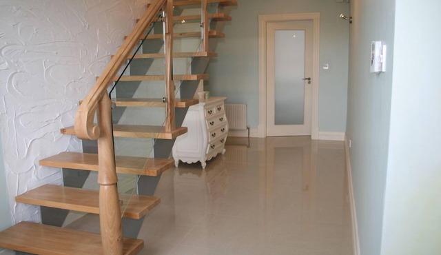 Spanish Point, Executive accommodation along rugged coastline
