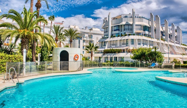 Sparkling Clean Beach Penthouse w Private Roof Deck, Plunge Pool & Gym