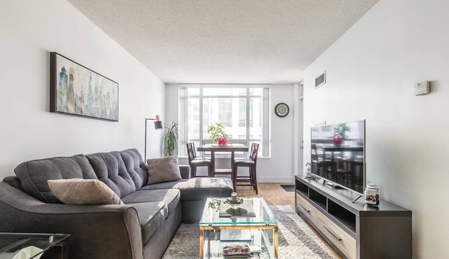 Sparkling Clean Large 1 BR Gem In The Heart Of Downtown Toronto