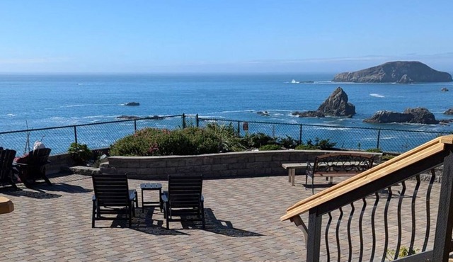 Sparkling Clean, Private & Quiet! Amazing Ocean Views [3]