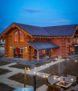Sparrow's Nest Spacious Mountain Chalet with Hot Tub and Panoramic Views